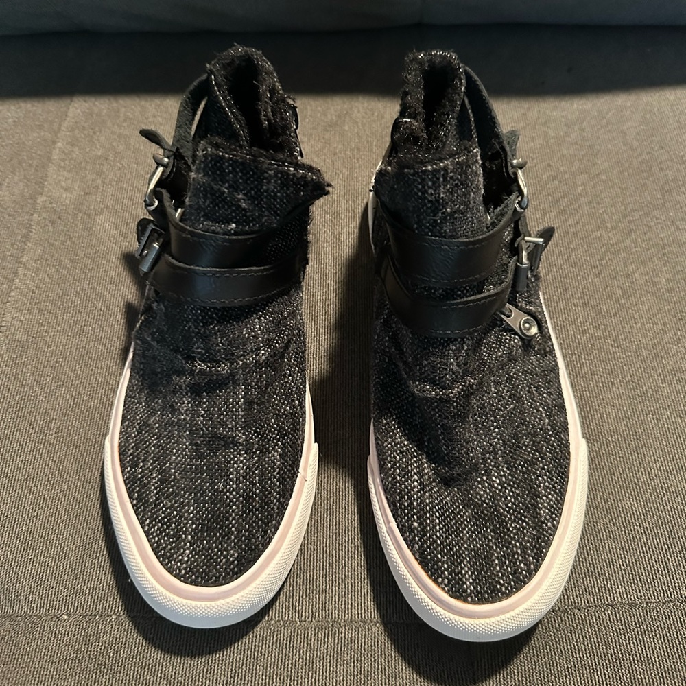 Women’s Blowfish Mojo-B SHR Sneakers size 6.5